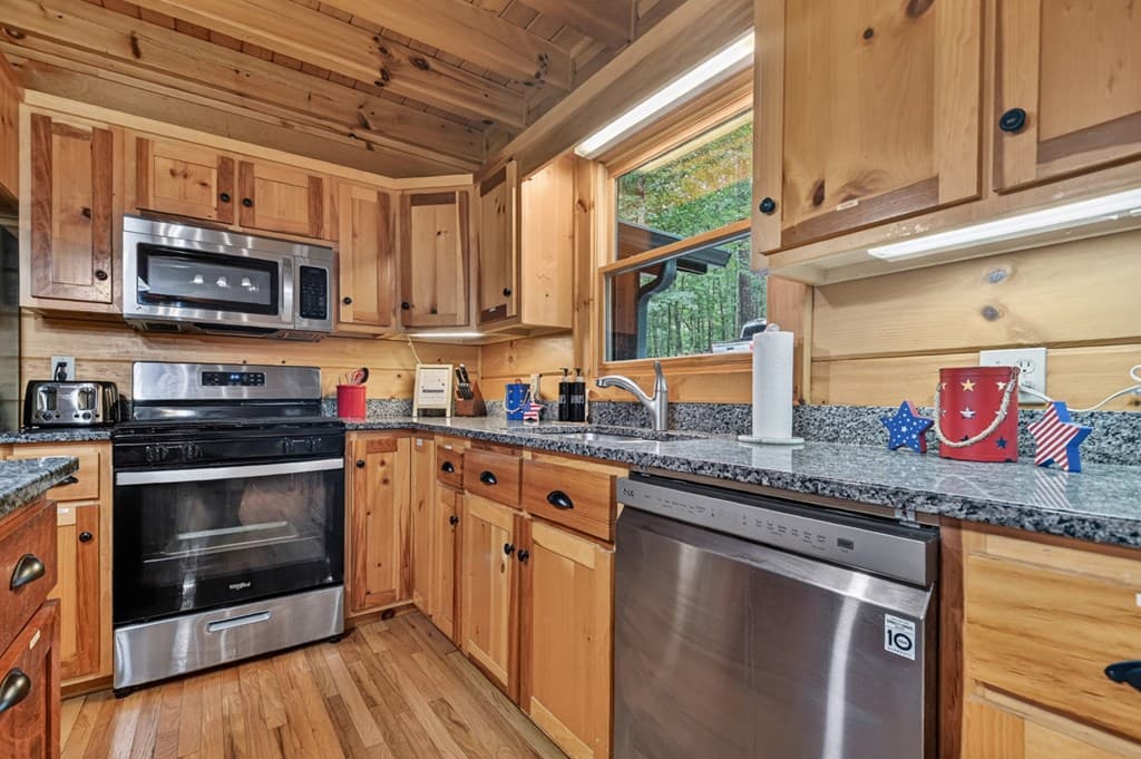 316 Pigeon Creek Road, Blue Ridge GA 30513 - Photo