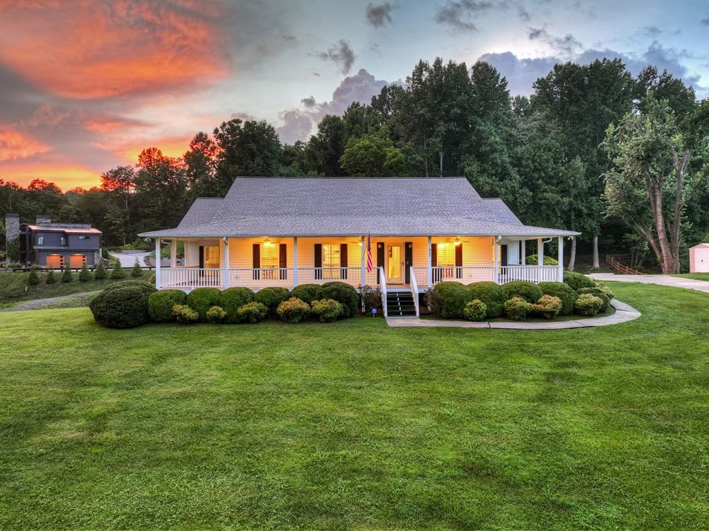 832 W First Street, Blue Ridge GA 30513 - Photo