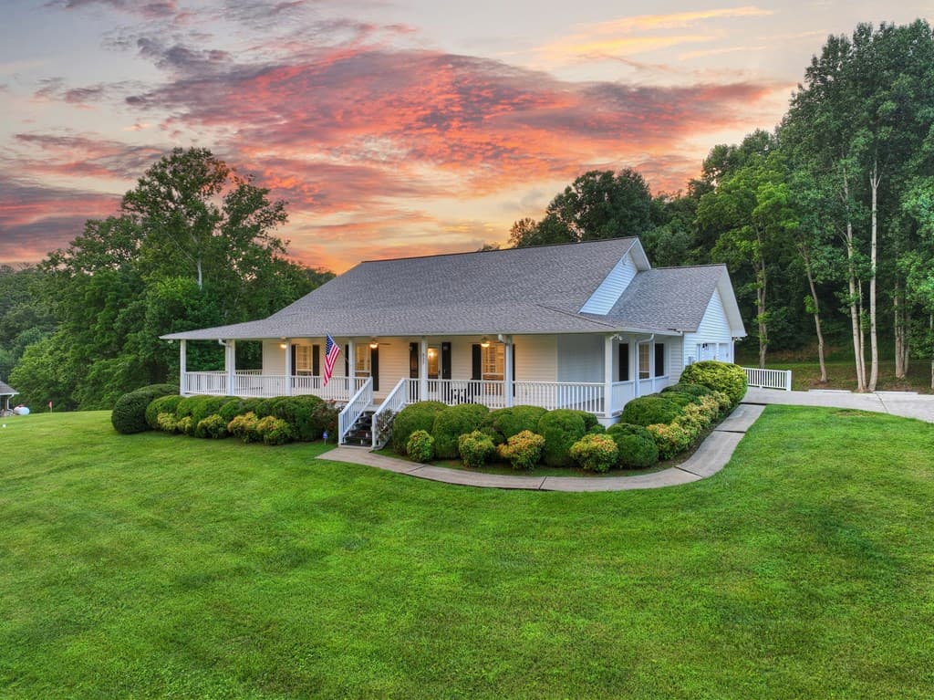 832 W First Street, Blue Ridge GA 30513 - Photo