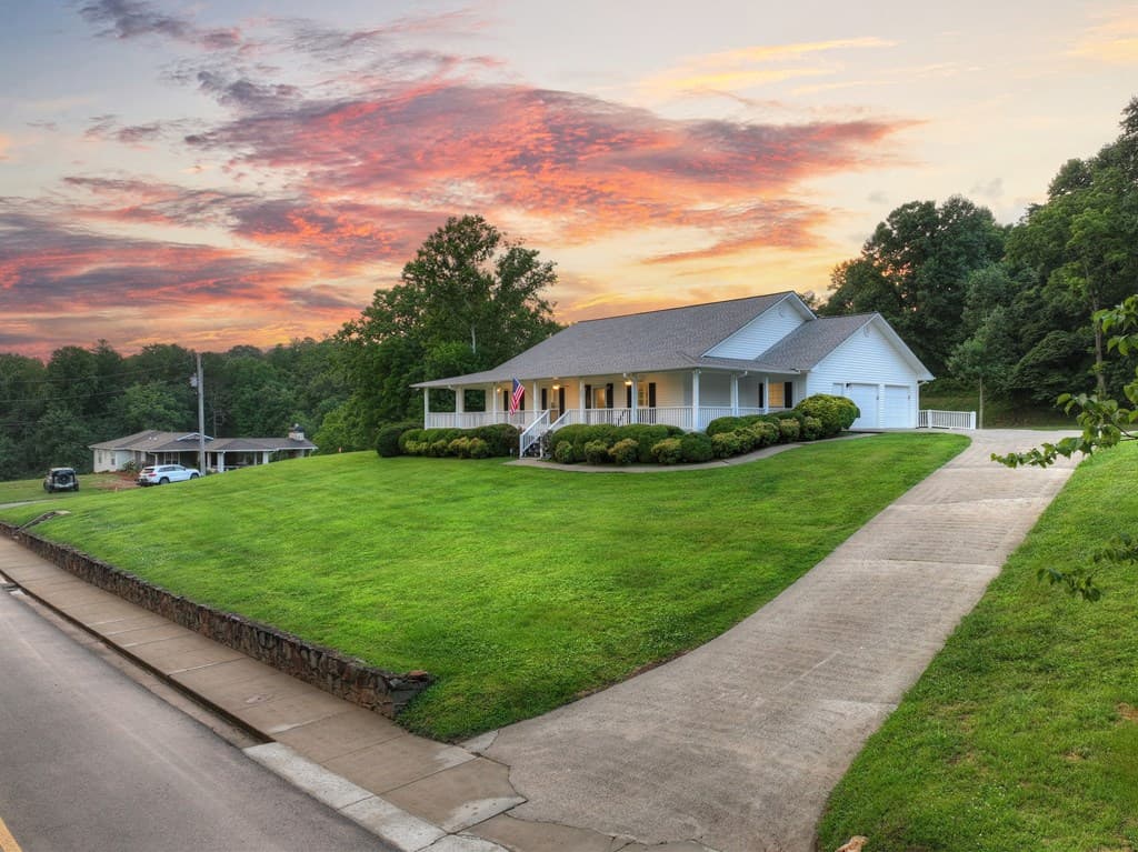 832 W First Street, Blue Ridge GA 30513 - Photo