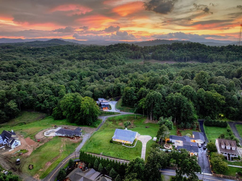 832 W First Street, Blue Ridge GA 30513 - Photo