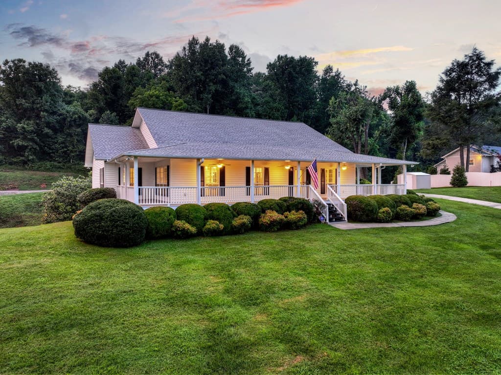 832 W First Street, Blue Ridge GA 30513 - Photo