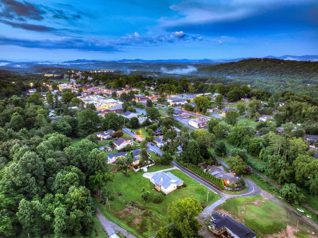 832 W First Street, Blue Ridge GA 30513 - Photo