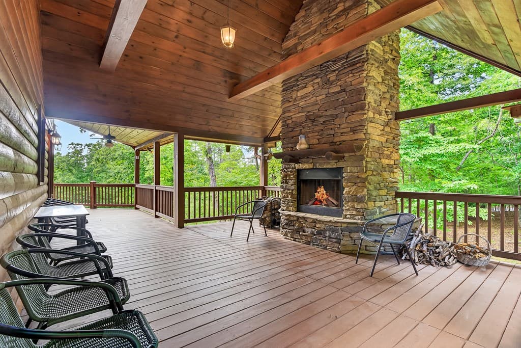 23 Dolores Drive, Mineral Bluff GA 30559 - Photo