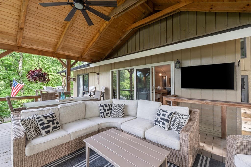 3755 Woods Creek Drive, Young Harris GA 30582 - Photo