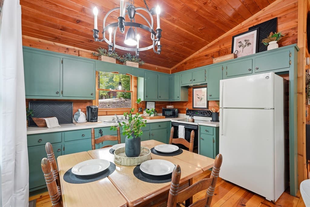 252 Granny Branch Drive, Blue Ridge GA 30513 - Photo