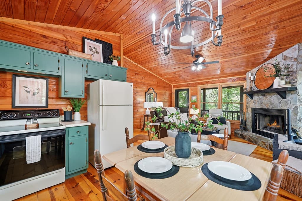 252 Granny Branch Drive, Blue Ridge GA 30513 - Photo