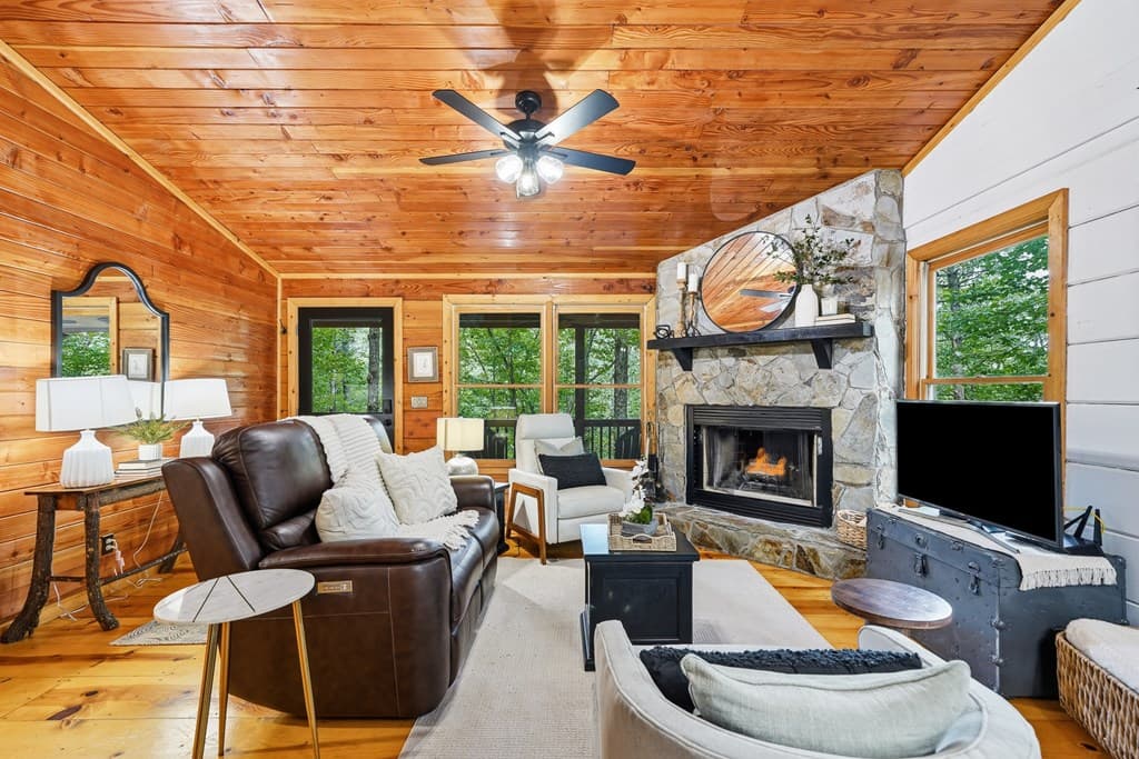 252 Granny Branch Drive, Blue Ridge GA 30513 - Photo