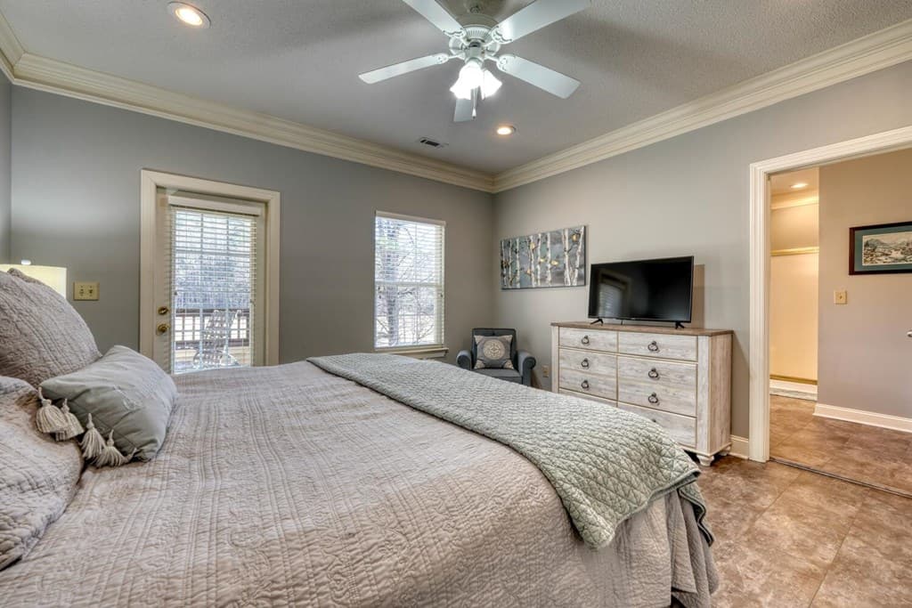 112 Glen Eagle Ct D202, Clayton GA 30525 - Photo