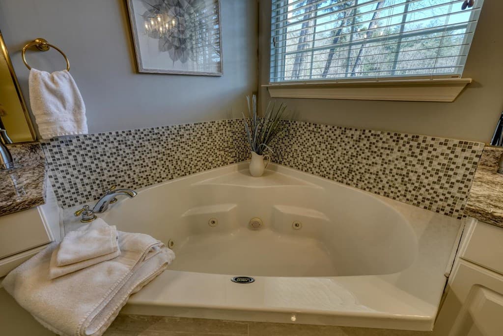 112 Glen Eagle Ct D202, Clayton GA 30525 - Photo