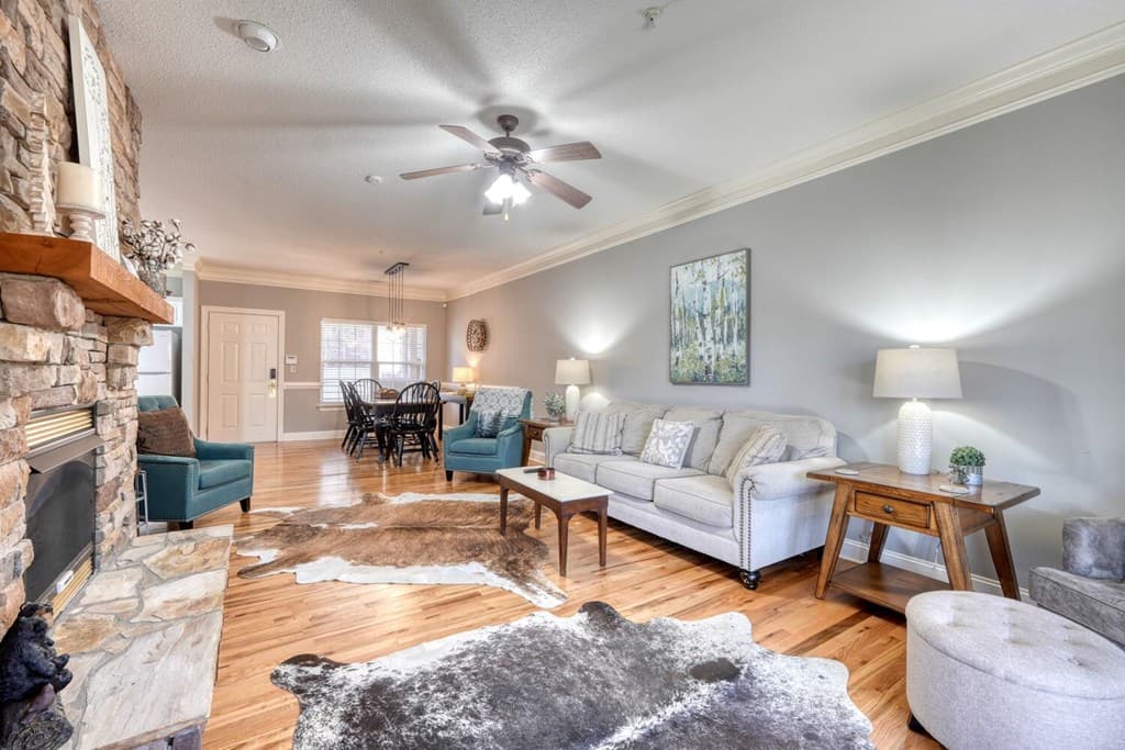 112 Glen Eagle Ct D202, Clayton GA 30525 - Photo