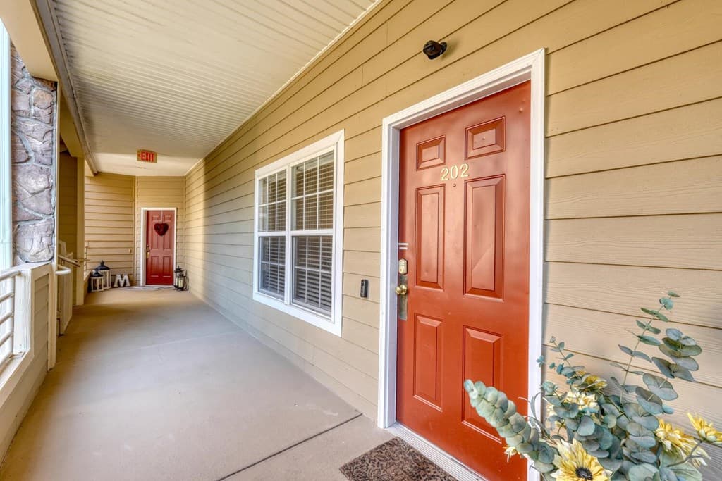 112 Glen Eagle Ct D202, Clayton GA 30525 - Photo