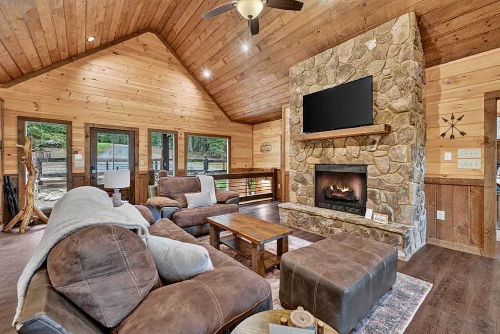 187 Hayden Way Drive, Morganton GA 30560 - Photo