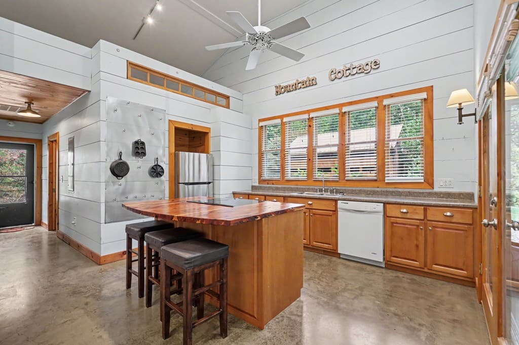256 Low Gap Road, Hayesville NC 28904 - Photo