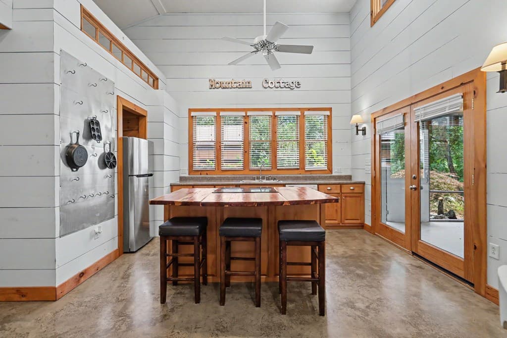 256 Low Gap Road, Hayesville NC 28904 - Photo