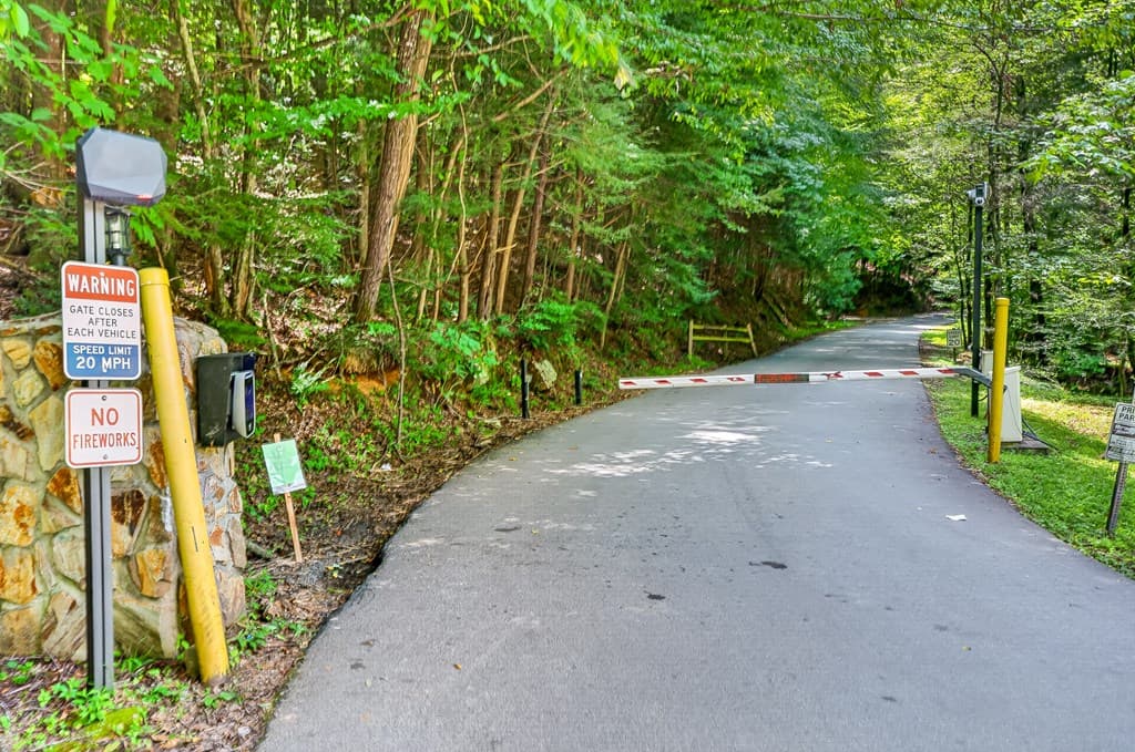 986 Mountain Oak Road, Ellijay GA 30536 - Photo
