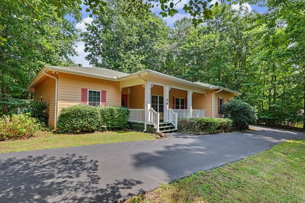 2360 Robin Hood Trail, Hiawassee GA 30546 - Primary photo