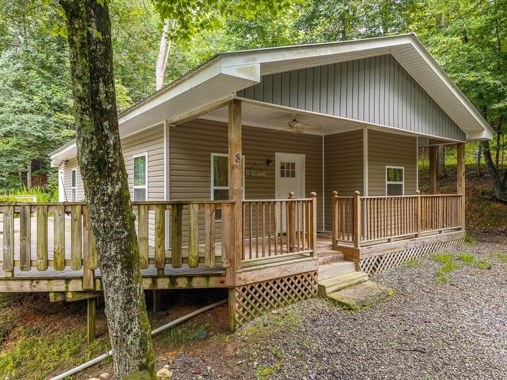 8 17th Street, Ellijay GA 30540 - Primary photo