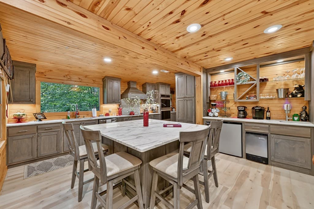 171 Mountain Lake Drive, Blue Ridge GA 30513 - Photo