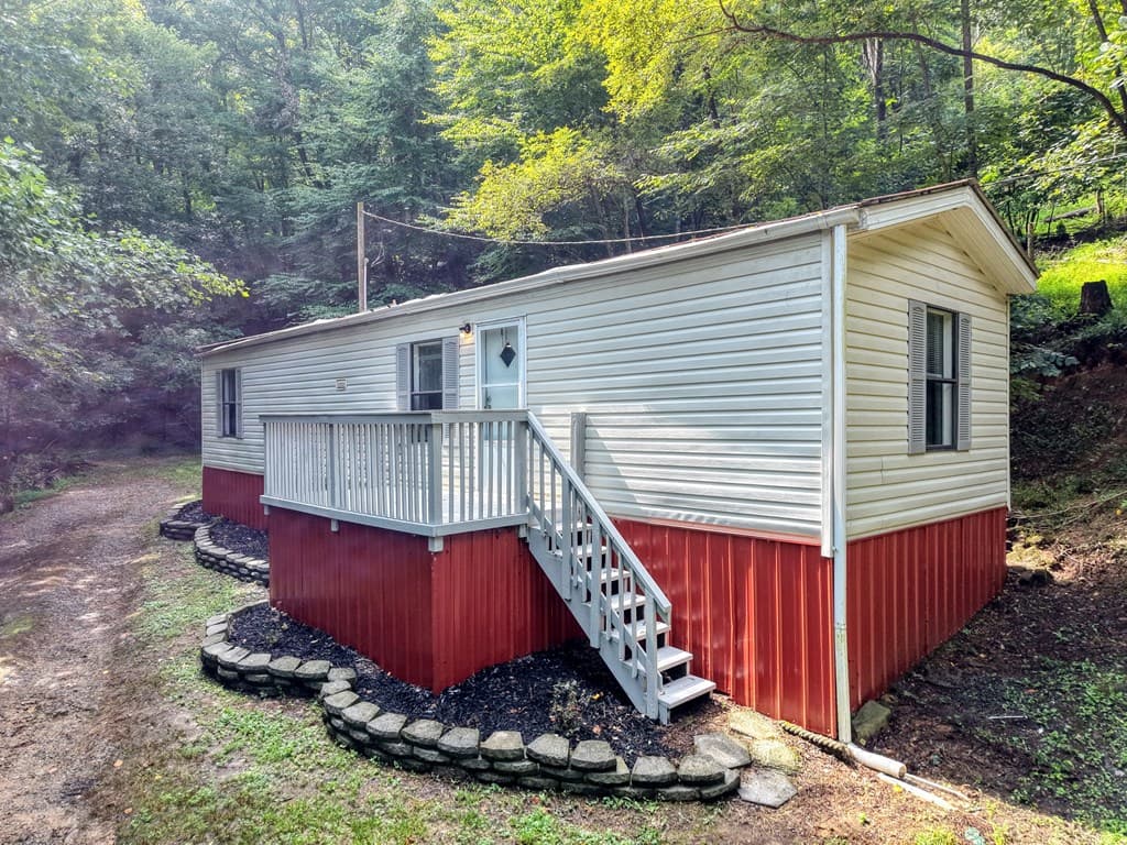 8223 True Love Mountain Road, Young Harris GA 30582 - Photo