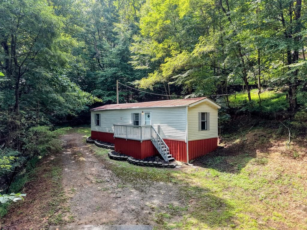 8223 True Love Mountain Road, Young Harris GA 30582 - Primary photo