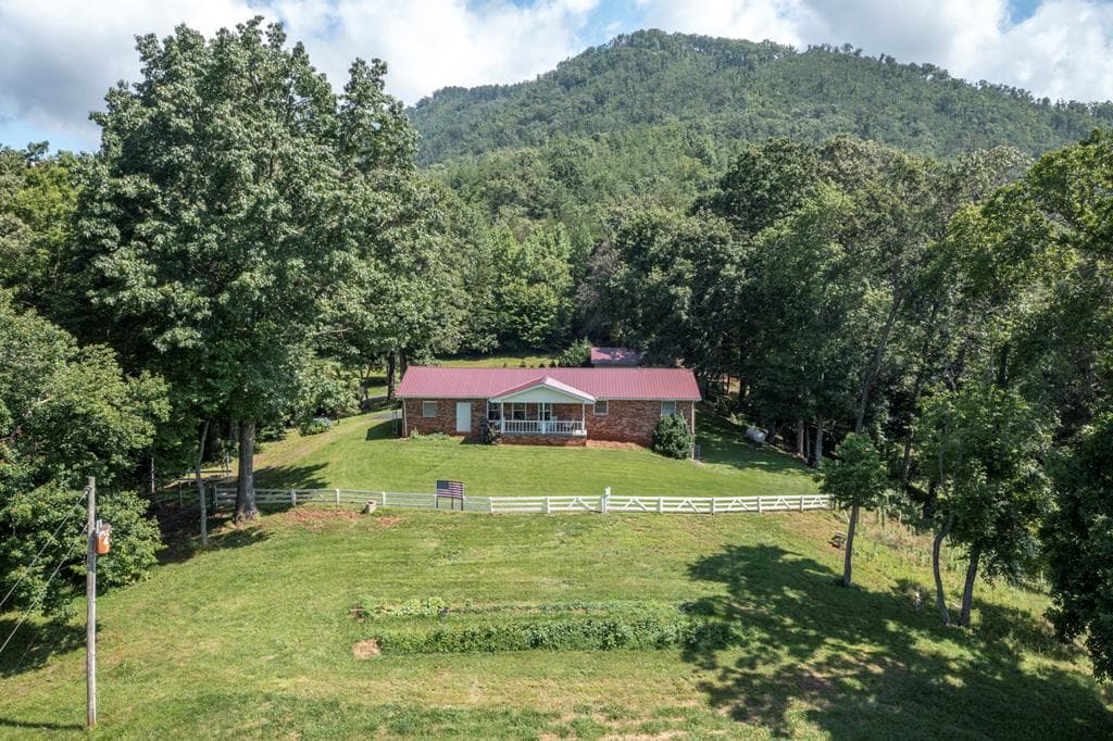 16 Lois Lane, Hayesville NC 28904 - Primary photo