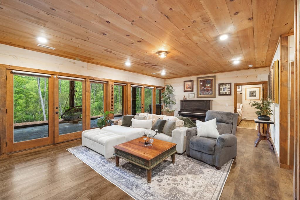 195 Moonshine Way, Blue Ridge GA 30513 - Photo