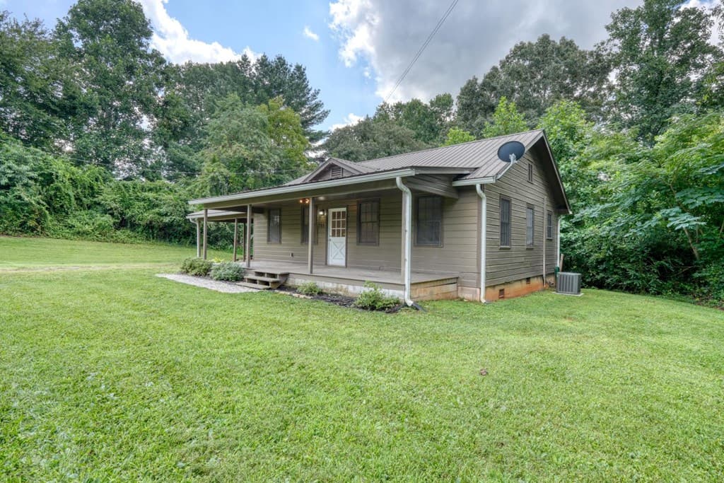 723 Bugscuffle Road, Hiawassee GA 30546 - Photo
