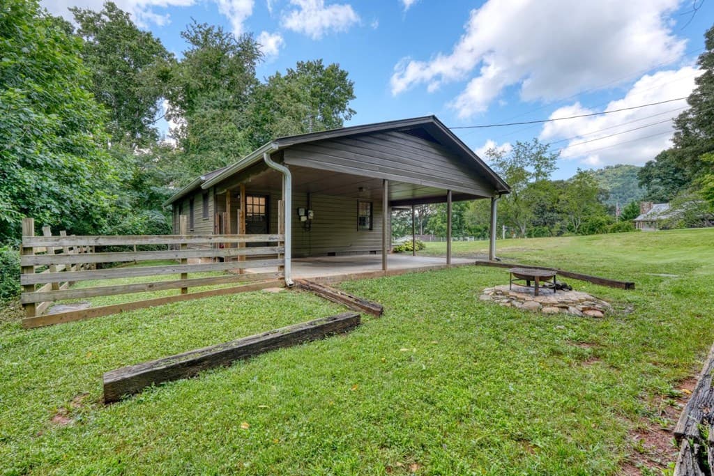 723 Bugscuffle Road, Hiawassee GA 30546 - Photo