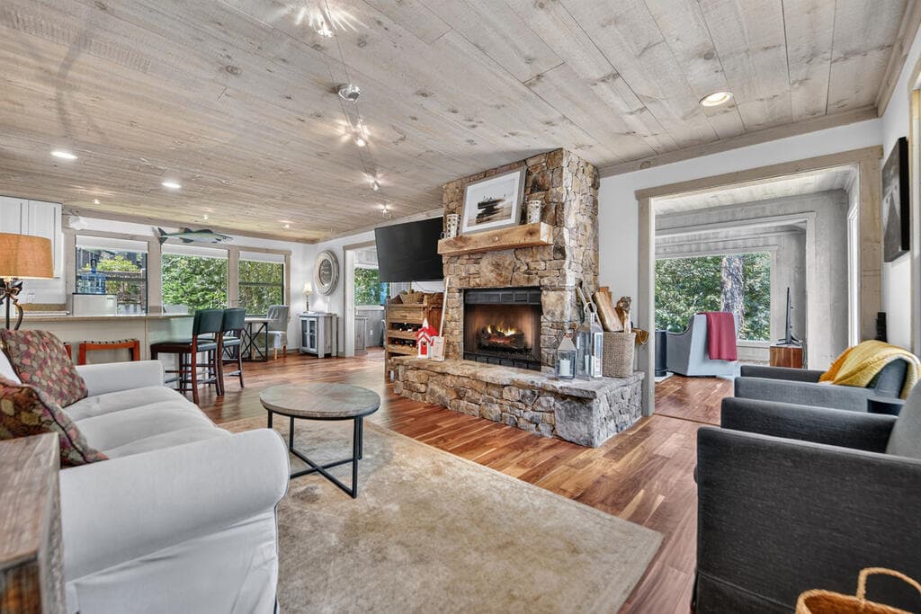 209 Marina Drive, Blue Ridge GA 30514 - Photo