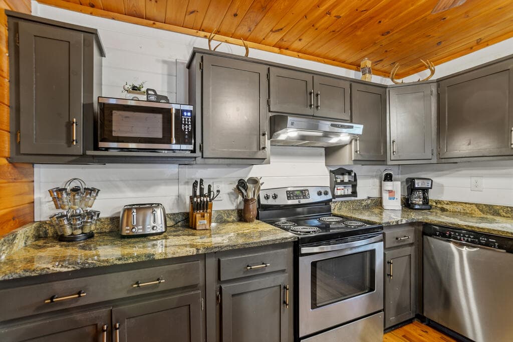 142 Oak Hill Drive, Mineral Bluff GA 30559 - Photo