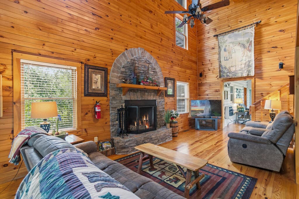 142 Oak Hill Drive, Mineral Bluff GA 30559 - Photo