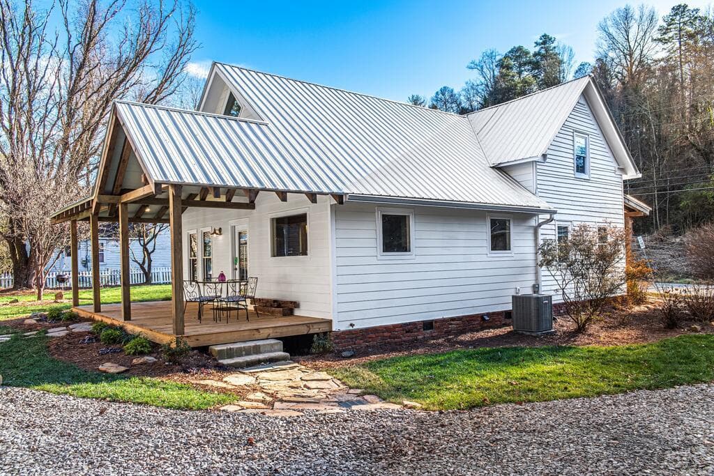8679 Lakewood Hwy, Mineral Bluff GA 30559