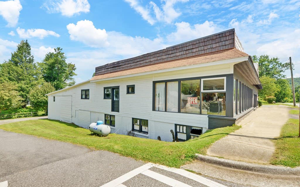 7493 Us Hwy 76 W, Young Harris GA 30582 - Photo