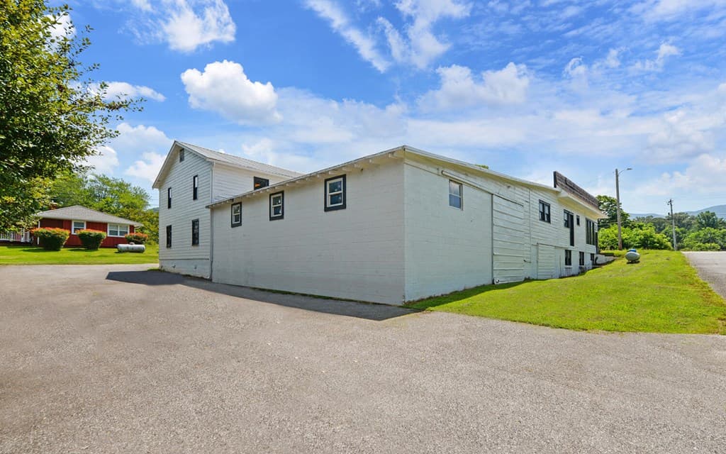 7493 Us Hwy 76 W, Young Harris GA 30582 - Photo