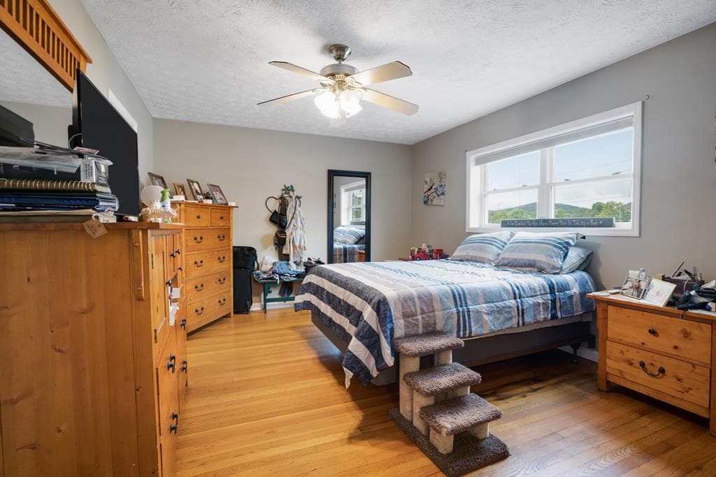 6 Sanderson Street, Hayesville NC 28904 - Photo