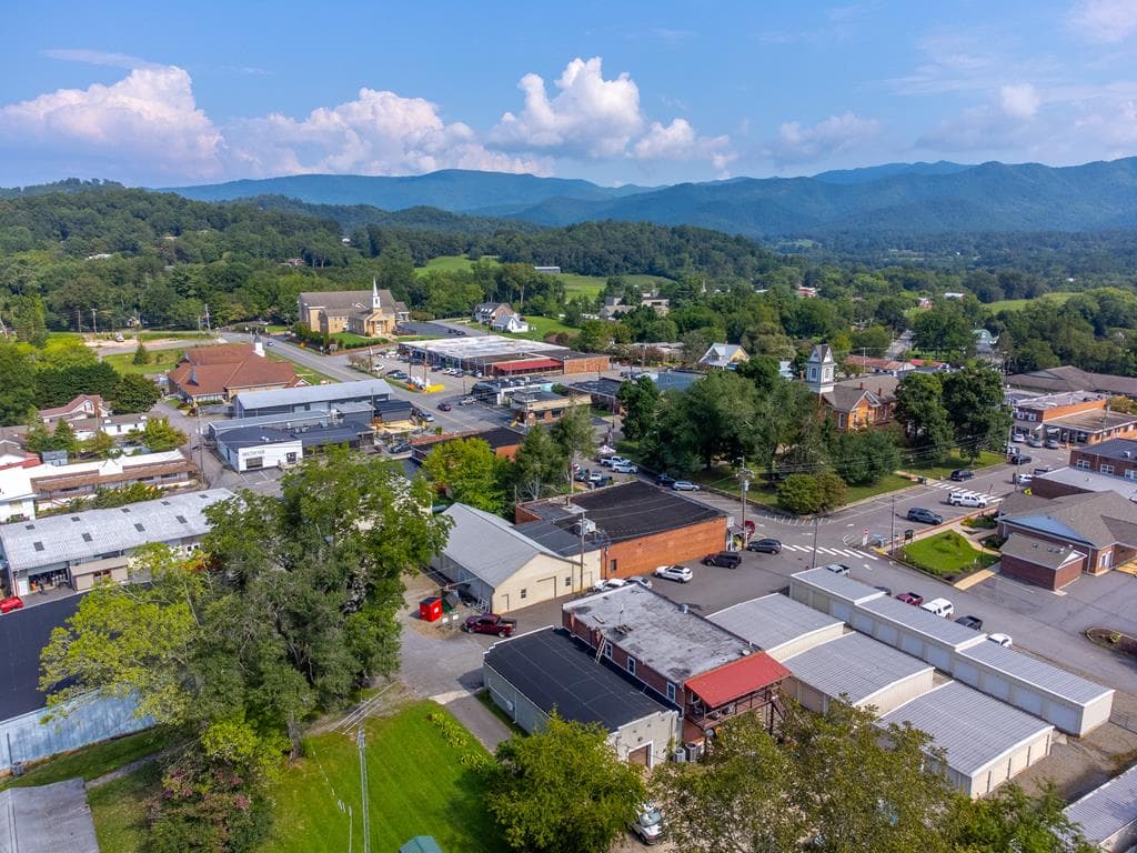 6 Sanderson Street, Hayesville NC 28904 - Photo