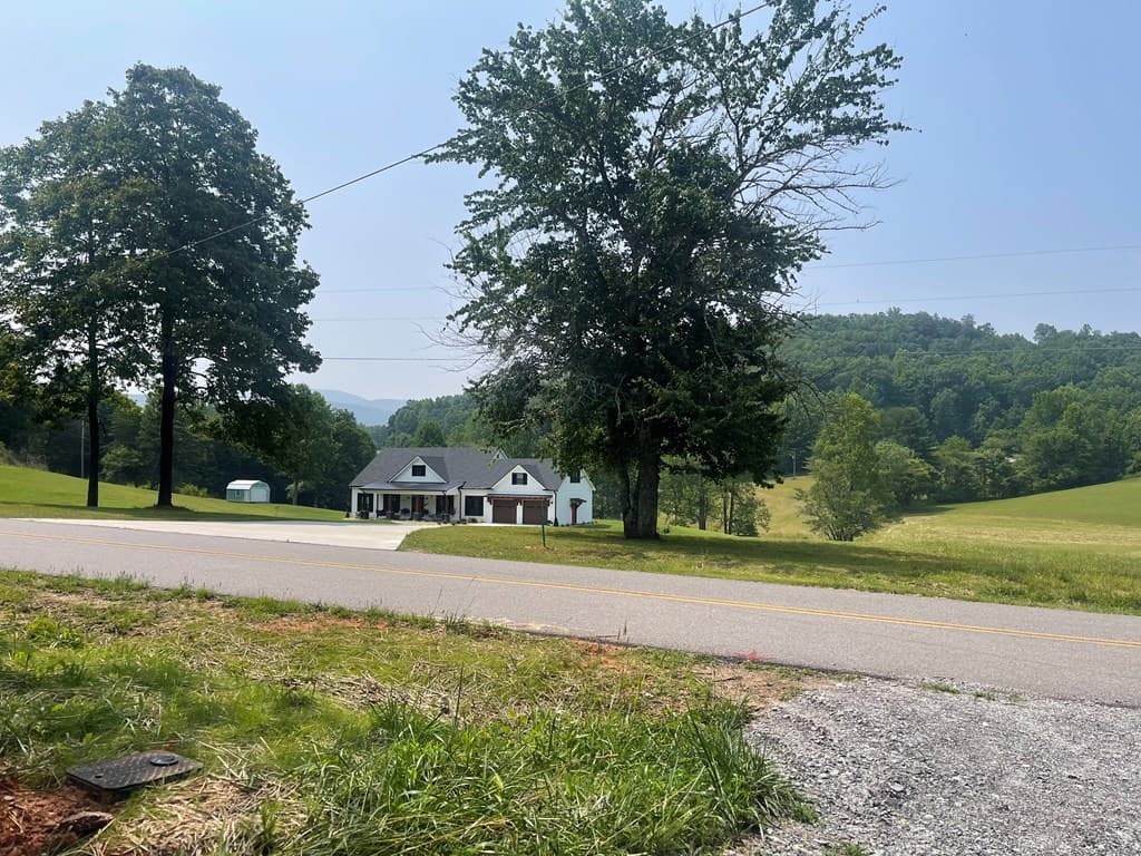 823 Hidden Lake Road, Blairsville GA 30512 - Photo