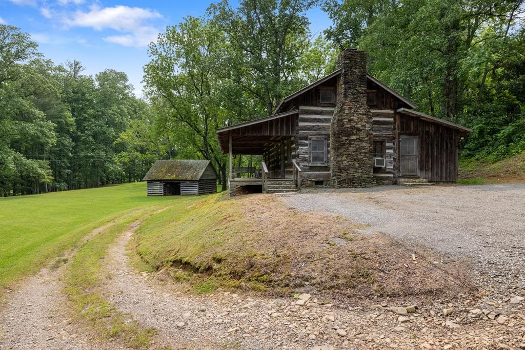 7320 Chestnut Valley Road, Hiawassee GA 30546 - Photo