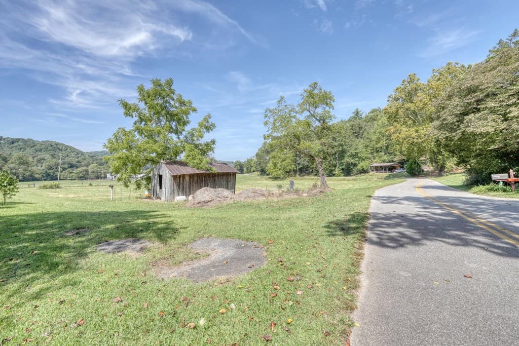 729 Collins Road, Blairsville GA 30512 - Photo