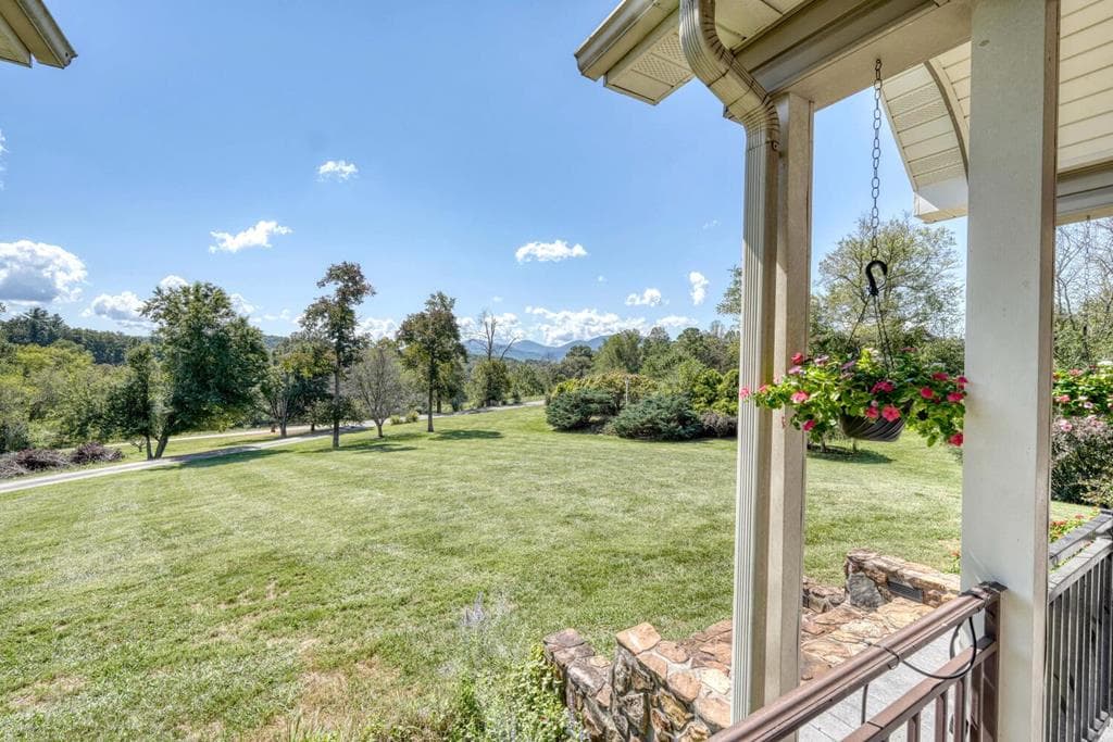 208 Rich Drive, Blairsville GA 30512 - Photo
