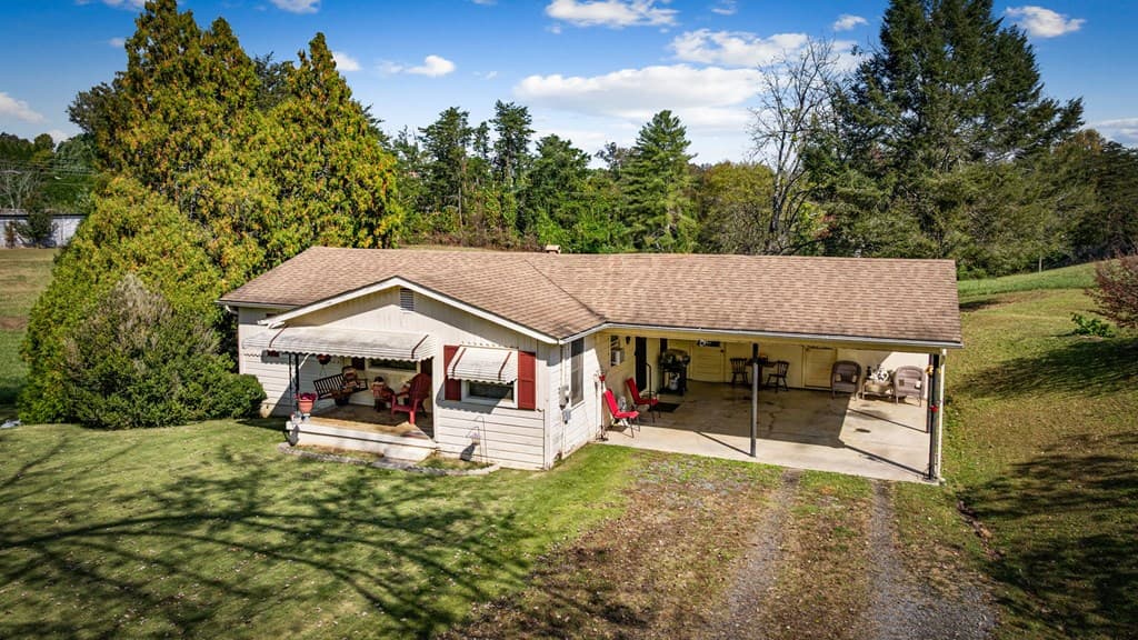 121 Orchard Boulevard, Blue Ridge GA 30513 - Photo