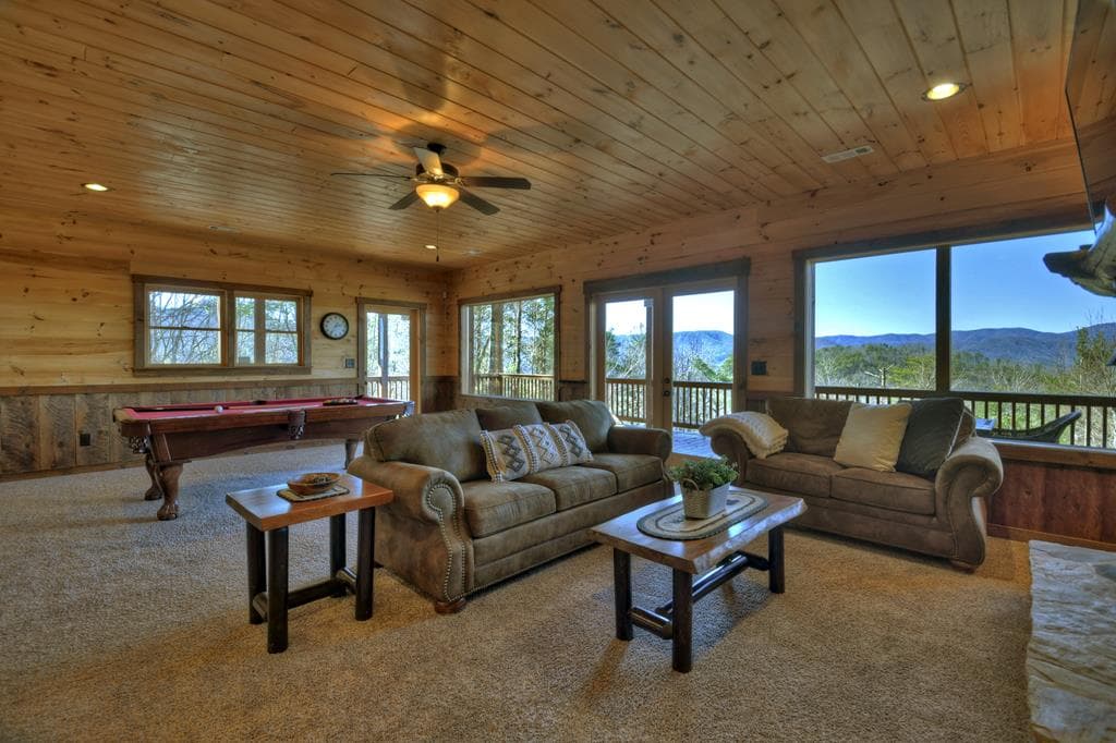 136 Oasis Drive, Blue Ridge GA 30513 - Photo