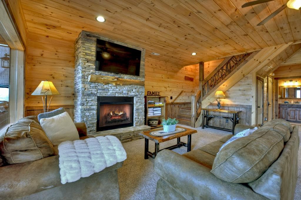 136 Oasis Drive, Blue Ridge GA 30513 - Photo