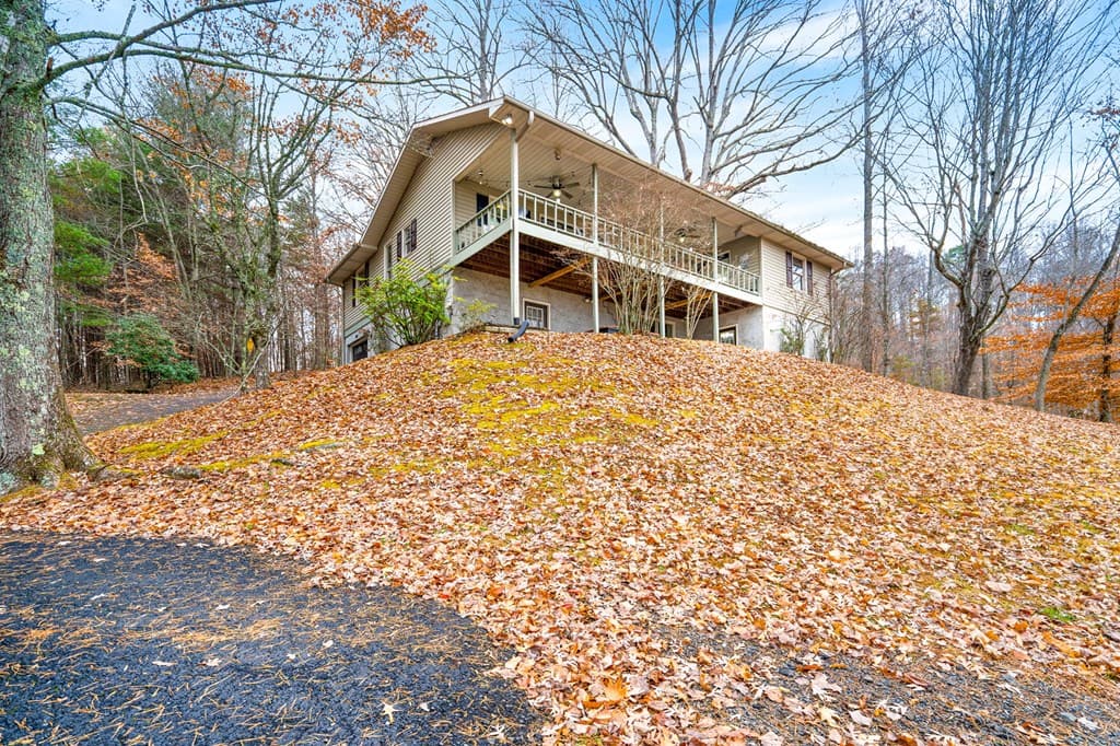 1612 Lakeview Dr, Young Harris GA 30582 - Photo