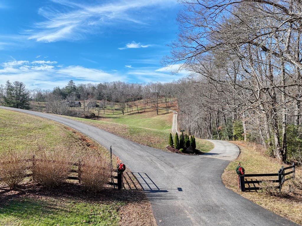 215 Harmony Lane, Hiawassee GA 30546 - Photo