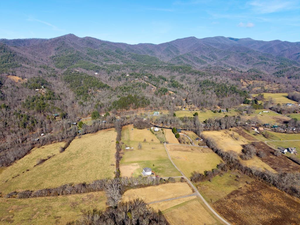 328 Pauls Meadow Drive, Hayesville NC 28904 - Photo