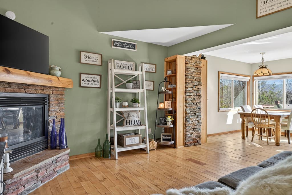 223 Red Bud Lane, Hiawassee GA 30546 - Photo