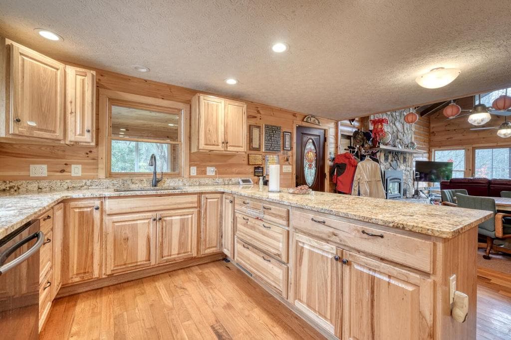 357 Nottely Woods Road E, Blairsville GA 30512 - Photo