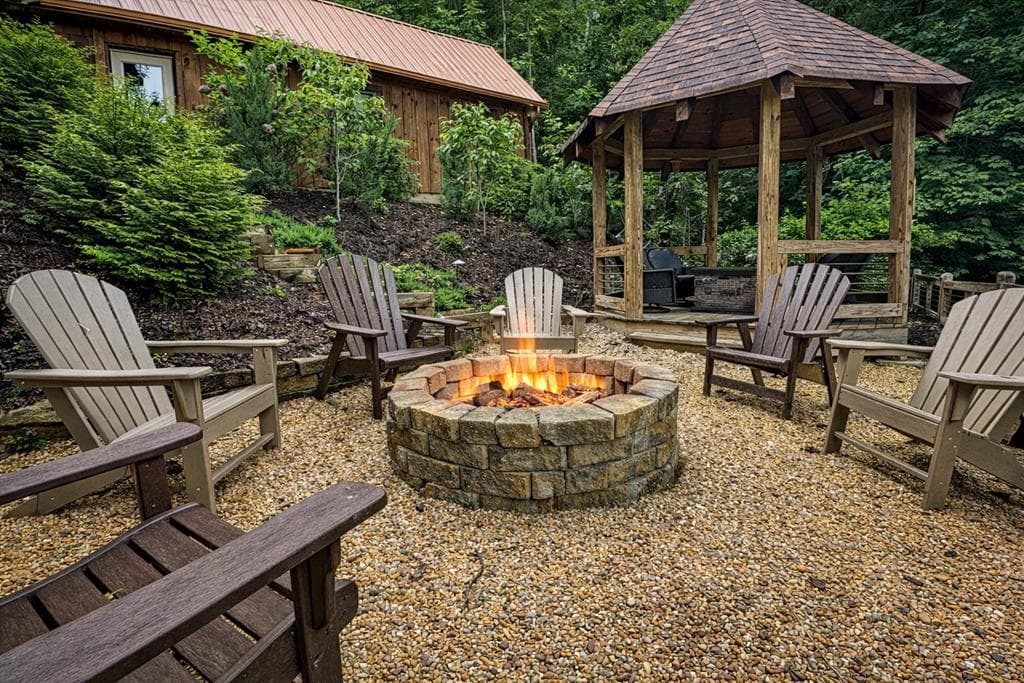 355 W Shalom Court, Blue Ridge GA 30513 - Photo